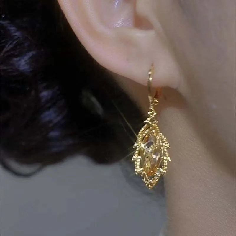 Luxury Brown Zircon Leaf Pendant Earrings For Women Fashion Shiny Crystal Temperament Ear Buckle Party Jewelry Birthday Gifts